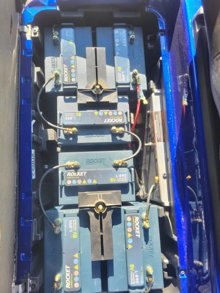 Club Car Precedent Golfcart aus Baujahr 2018 mit neuen Batterien - mit Sonderlackierung